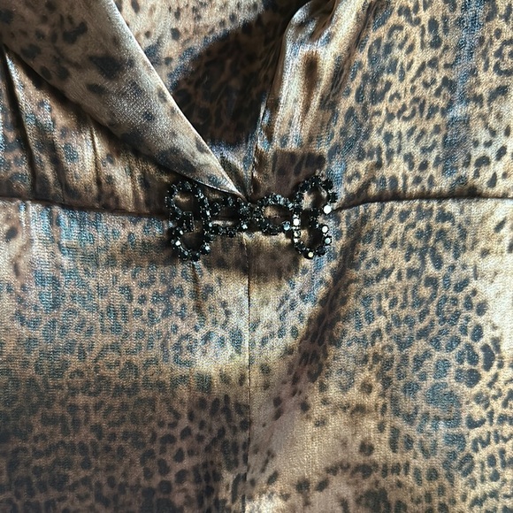 Velvet by Graham & Spencer Leopard print Blouse Cruise Wear, Resort Wear - Picture 4 of 6